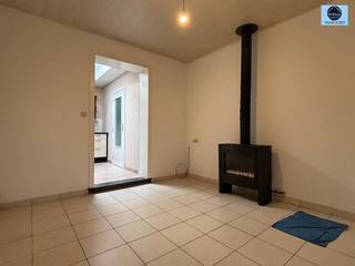 LEUKE STADSWONING MET 3 SLAAPKAMERSHuurprijs : 900 euro per maandStart vanaf 1 januari 2026Deze woning is gelegen in het centrum van Geraardsbergen...