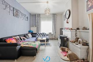 Op de Meenseweg in Ieper, op wandelafstand van het stadscentrum, vinden we deze instapklare woning met garage en tuin terug. Dankzij de...