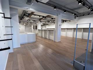 instapklaar winkelpand gelegen op AAA-ligging. Airco, verlichtingsarmaturen, alarm, paskamers, rekken aanwezig.  Onmiddellijk vrij. Voor...