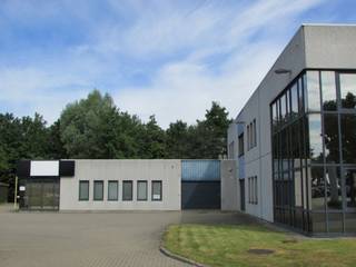 Business parc with offices and a multipurpose room in a green environment. Comfortable units provide of walls and airco. The buildings are near by...