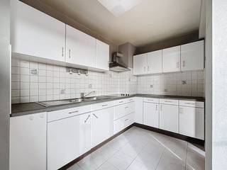 For rent: ready-to-move-in apartment on the fifth floor near the center of BoomLayout:- entrance hall with built-in cupboards- living room-...