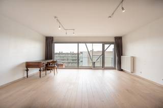 Dit leuke en comfortabele appartement is centraal gelegen, vlakbij het station van Brugge, met alle voorzieningen op wandelafstand. Dankzij...