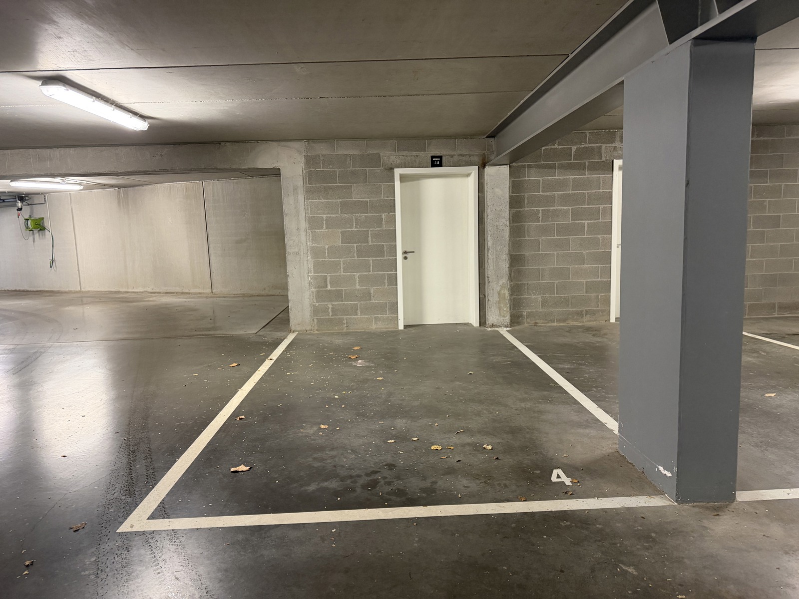 Garage for sale in Kraainem - photo 1