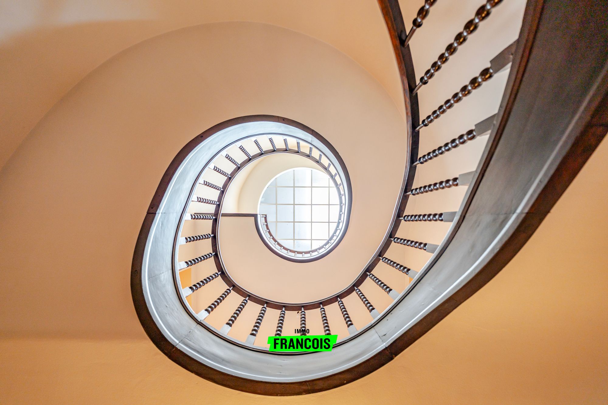 Comfortabele karakterwoning met zonnige tuin in Etterbeek - foto 2