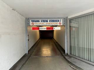 Autostandplaats te huur in het centrum van Oostende. Vrij vanaf 01/01/2026