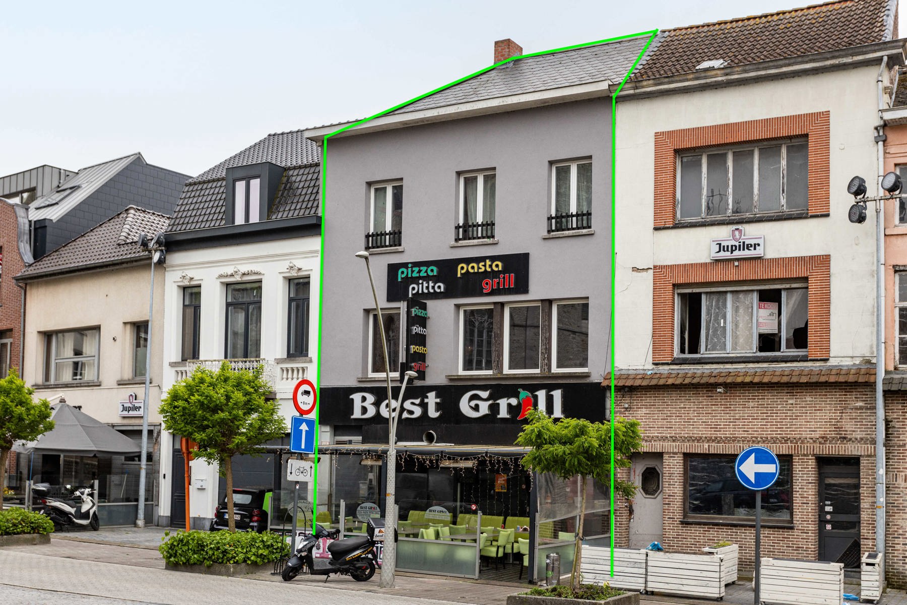 Pand met handelspand en 2 appartementen (verhuurd) - foto 1