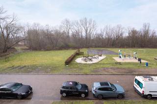 Dit verzorgde appartement bevindt zich op de tweede verdieping van een goed onderhouden, kleinschalig gebouw met 6 units (zonder lift). Het ligt...