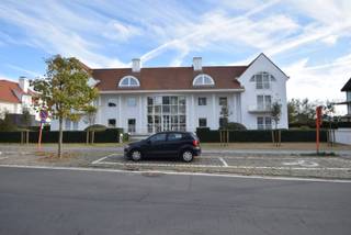 Res. Bartavelle. Vlot toegankelijke garagebox op het niveau -2 in residentie op de Kustlaan in Het Zoute, vlakbij Sparrendreef. Ref. G706