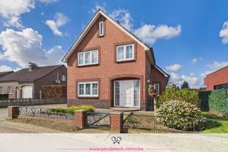Deze vrijstaande woning in Ophoven is een betaalbaar alternatief voor wie vooruit kijkt: een degelijke basis, vier slaapkamers en de ruimte om er...