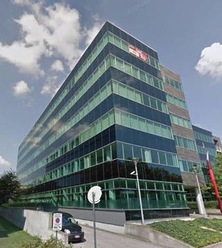 These 4 beautiful buildings are located on a view location along the Singel. The offices have a lot of light and are finished with...