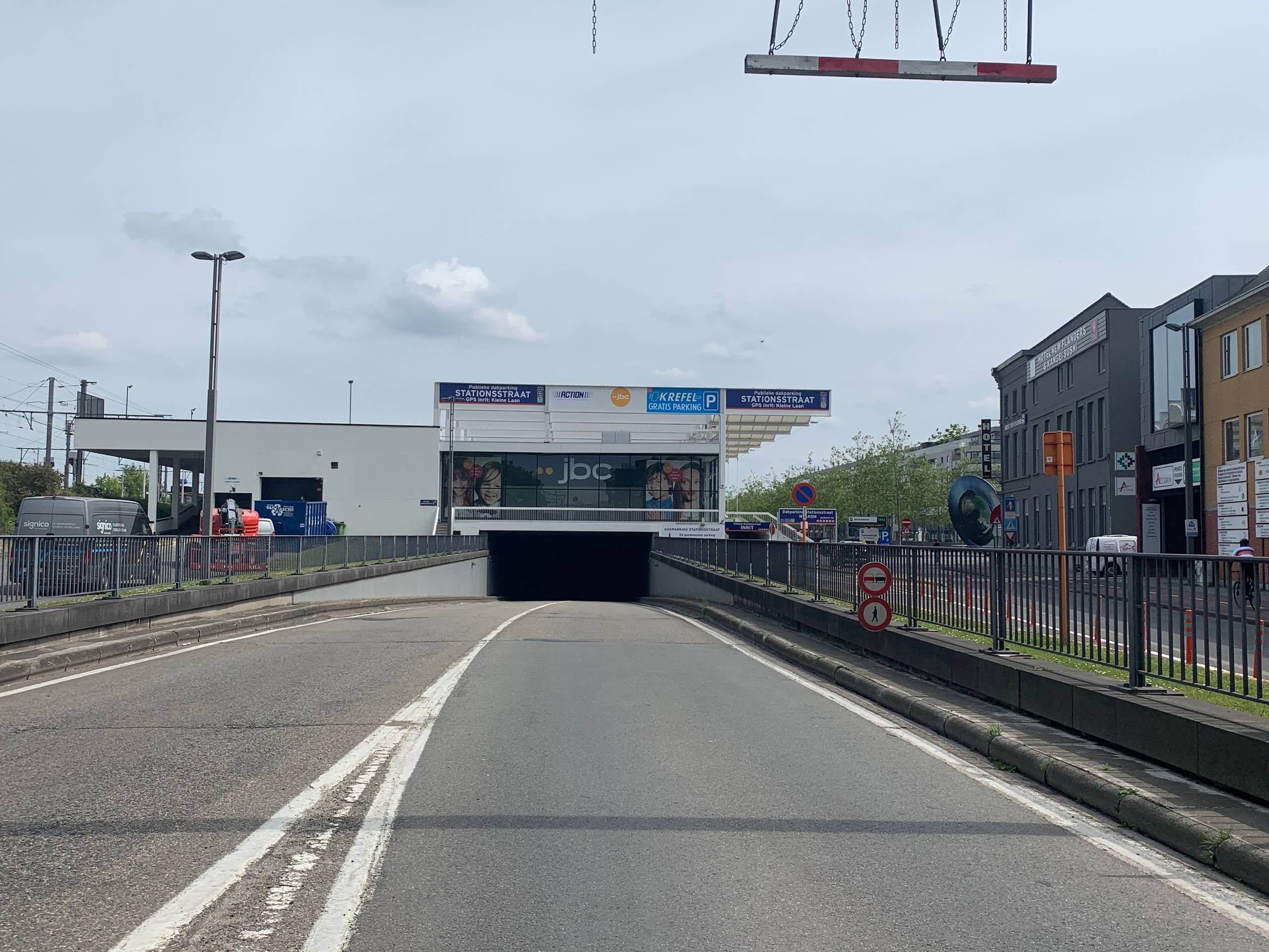 Commercial à louer à Saint-Nicolas - photo 3