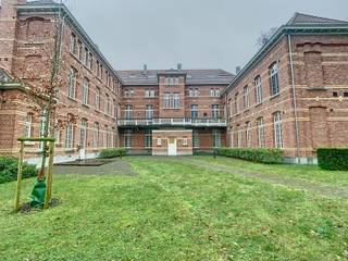 Prachtig en luxueus appartement met 2 slaapkamers in een oase van rust! Dit prachtig appartement is gelegen in de bekende, rustige site op het...