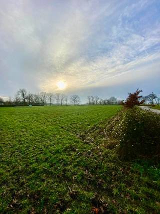 Ruim perceel grond van 15.660m² gelegen in recreatiegebied met diverse mogelijkheden. Goede ligging met goede zichtbaarheid en bereikbaarheid...