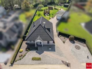 Interesse in deze ruime woning gelegen in een oase van rust? Neem dan zeker contact op met Nathan via nathan@reds.be of 0492256102<br /><br />Ontdek deze uitzonderlijke woning in Zandhoven, gelegen op een prachtig perceel van maar liefst 1963 m². Hier geniet u van een unieke combinatie van ruimte, rust en comfort, midden in een groene omgeving die aanvoelt als een echte oase.<br /><br />De woning (bouwjaar 1997) is instapklaar en biedt bijzonder ruime leefruimtes, ideaal voor gezinnen of wie houdt van openheid en comfort. Dankzij de doordachte indeling en kwalitatieve afwerking geniet u hier van een aangename woonbeleving. Met een royale bewoonbare oppervlakte en een ruime garage is er bovendien plaats in overvloed.<br /><br />Buiten wacht een schitterende tuin waar rust en privacy centraal staan. Dit is dé plek om te ontspannen, te genieten van de natuur of gezellige momenten door te brengen met familie en vrienden.<br /><br />Extra troeven zijn de vele parkeermogelijkheden op eigen terrein en de rustige, residentiële ligging. Toch bevindt u zich op korte afstand van de dorpskern, winkels, scholen en openbaar vervoer.<br /><br />Kortom, een unieke kans voor wie op zoek is naar ruimte, rust en een topligging in Zandhoven!