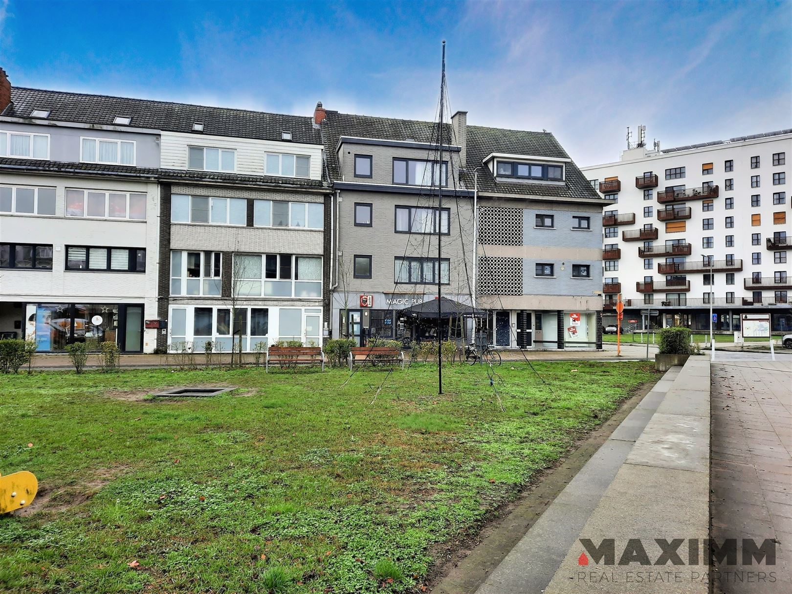 Gelijkvloers hoekpand, volledig onderkelderd op stategische locatie - foto 4