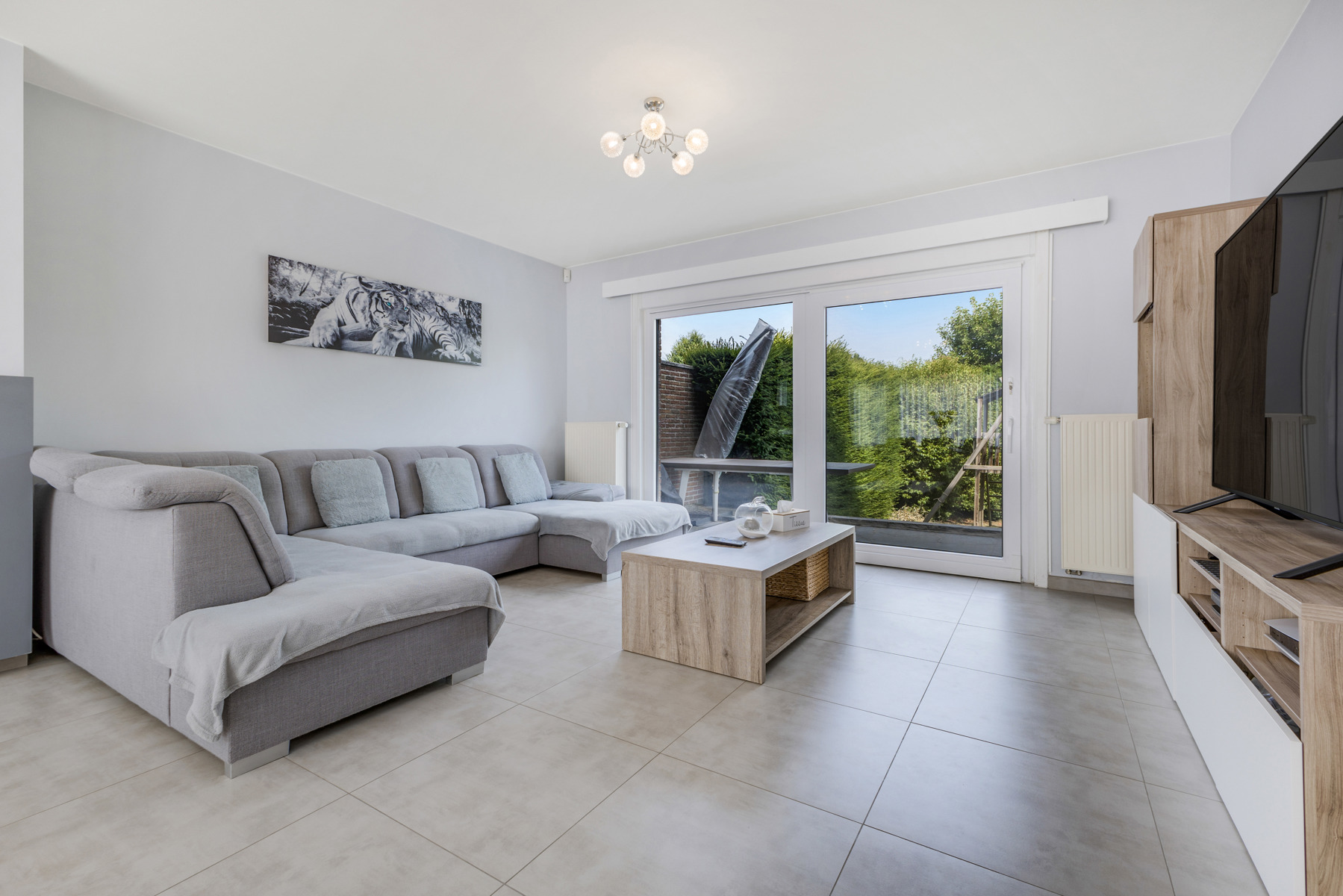Goed gelegen woning met drie slaapkamers en garage - foto 5