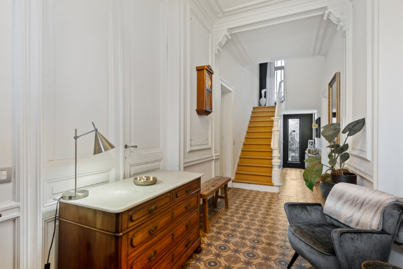 Instapklare en zeer centraal gelegen (deels gemeubelde) ruime herenwoning op 1498m2 met 5 SLK, garage & parktuin - foto 5