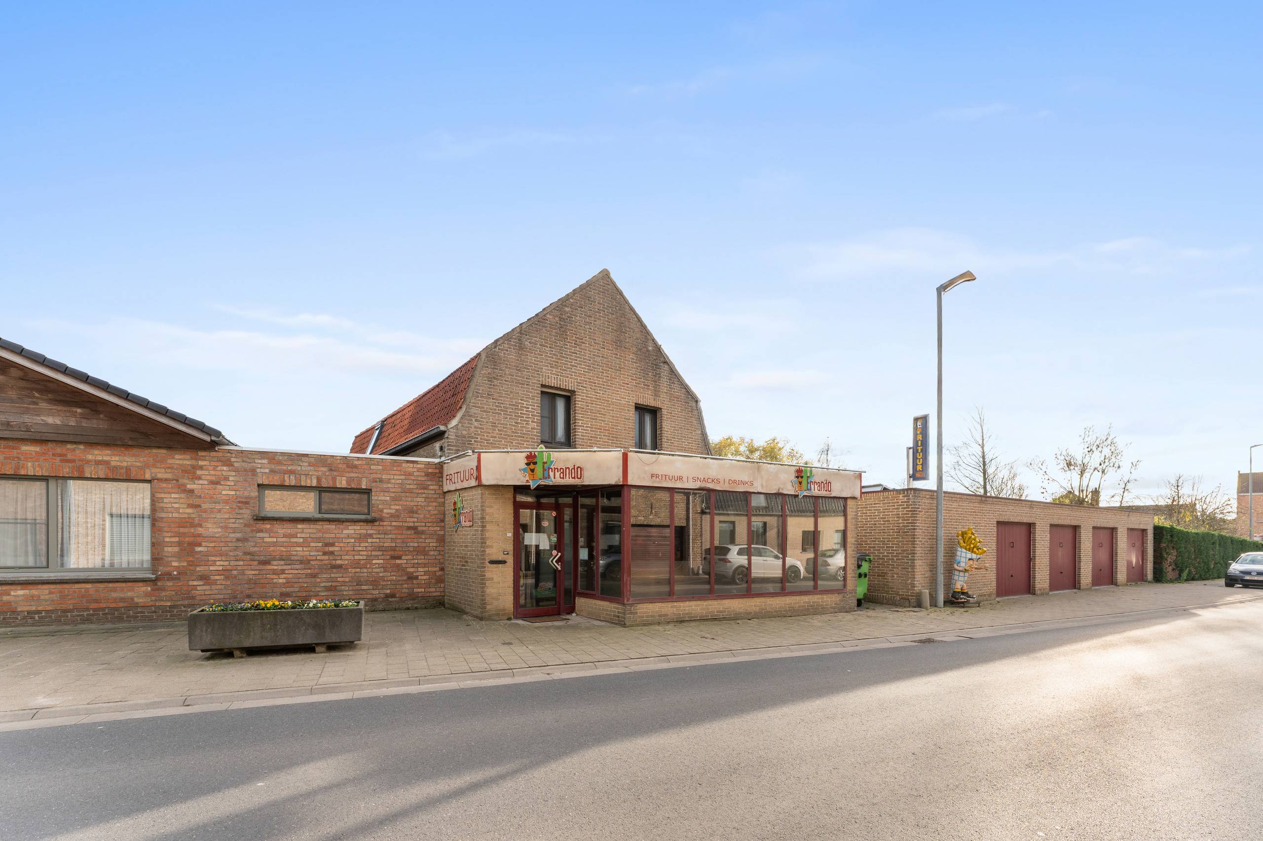 Commercial for sale in Leisele with 4 bedrooms - photo 2