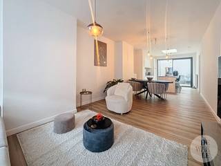 Deze woning ligt ideaal gelegen in het bruisende centrum van Maaseik, op wandelafstand van de Markt, winkels, scholen en openbaar vervoer.De...