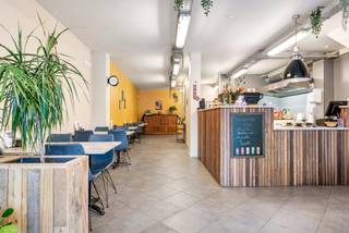 Gunstig gelegen handelspand nabij het centrum – ideale investering! Ook heb je de mogelijkheid om het handelspand om te vormen tot een...