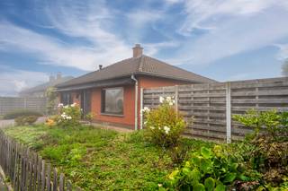 Welkom in de Begonialaan 21 te Wervik!In een rustige en kindvriendelijke woonwijk vinden we deze op te frissen vrijstaande bungalow terug. De woning...