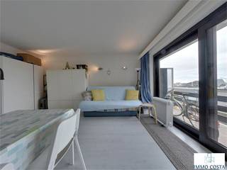 Deze instapklare studio aan de achterzijde van de Zeedijk 220 in Middelkerke biedt rust en comfort op een toplocatie. Geniet volop van de zon op...