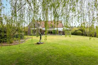 Deze charmante, vrijstaande villa is residentieel gelegen aan de Valkenweg in Oud-Turnhout, op wandelafstand van het prachtige natuurgebied...