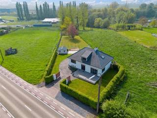We vinden deze karaktervolle charmante woning terug op de Sint-Truidersteenweg ter hoogte van nummer 341 te Borgloon.We bevinden ons hier in een...