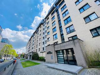 IXELLES, avenue Hergé 9 - un emplacement de parking intérieur à louer à 100 € / mois + 10€ pour charges. Libre immédiatement. INFOS : 02 340 24 94...