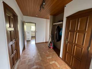 Deze bungalow is gelegen op een boogscheut van het centrum van Ertvelde. In de nabije omgeving zijn er talrijke faciliteiten (winkels,...