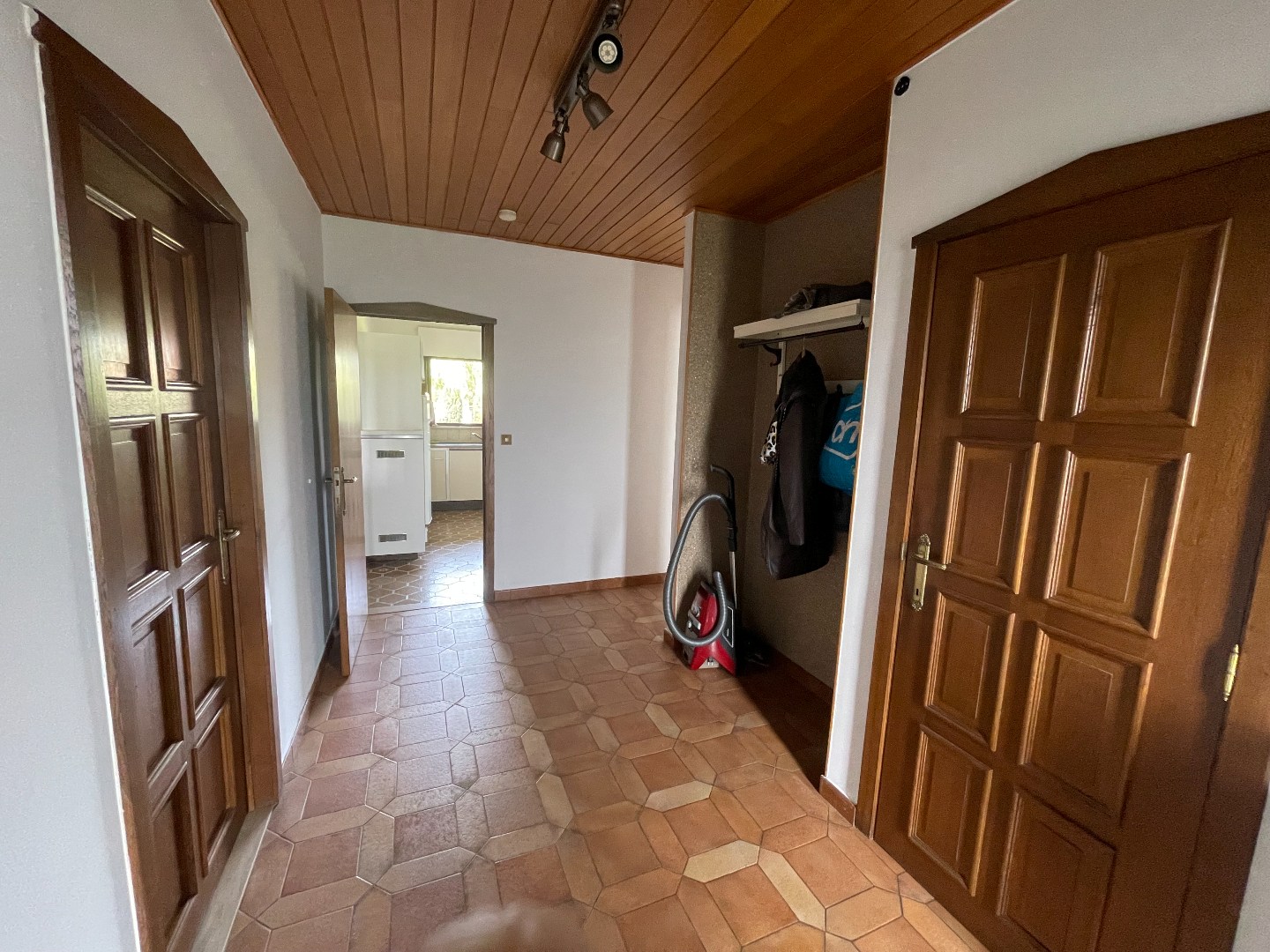 Rustig gelegen bungalow met prachtige tuin - foto 2