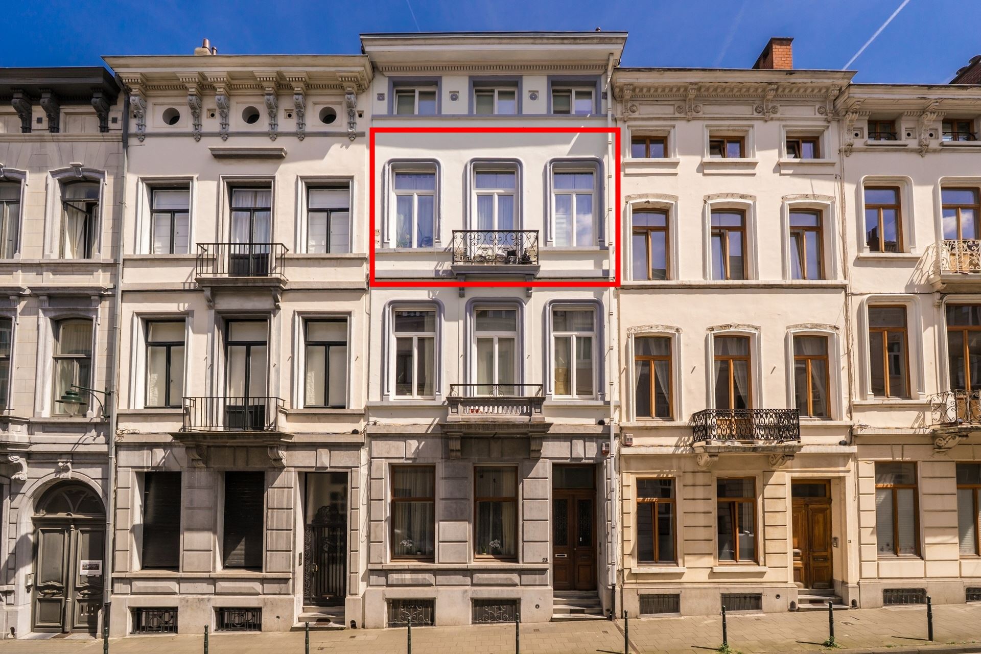 Te renoveren appartement met 1 ruime slaapkamer en renovatiepotentieel in de Europese Wijk - foto 1