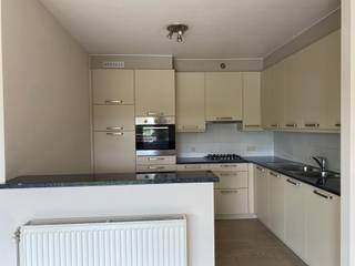 SCHILDE - Recent opgeschilderd en energiezuinig appartement met terras, lift en garageboxINDELING:De royale woonruimte met een open keuken, uitgerust...