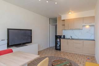 <p><span>HOBOKEN | HOF TER HEIDE | CONVENIENTLY LOCATED APARTMENT WITH ONE BEDROOM AND TERRACE | EPC B | </span></p><p><span>Layout as follows: entrance hall - living room with kitchen - south terrace - night hall with storage room and toilet - 2 bedrooms - bathroom with bath, sink and washer/dryer connection.</span></p><p><span>This apartment is located on the second floor of a well-kept building with elevator. </span></p><p><span>The roof and elevator are compliant. Common costs are 175 EUR (including advance heating and water)</span></p><p><span>Public transport, schools and stores are within walking distance. Very good accessibility to Antwerp center and major highways. </span></p><p><span> </span></p><p><span> </span></p>