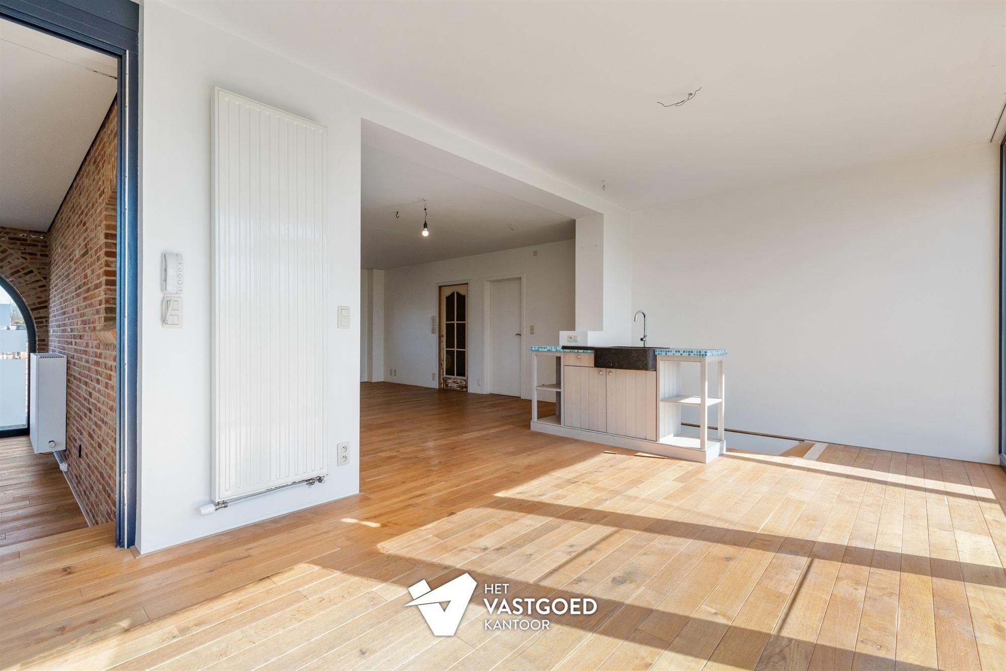 ZEER RUIME WONING MET TAL VAN MOGELIJKHEDEN OP BREED PERCEEL VAN 15 ARE TE KOERSEL - foto 4