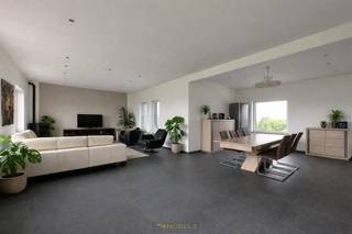 <p>Te koop, multifunctioneel eigendom met ruim woongedeelte, handelsruimte en zonneterras op topligging in Maarkedal<br />Veelzijdig MULTIFUNCTIONEEL PAND met INSTAPKLARE WOONST en COMMERCIËLE RUIMTE (ca. 100 M²) op een TOPLOCATIE in de VLAAMSE ARDENNEN:</p>

<ul>
	<li>
	<p>GROTE RAAMPARTIJEN en BREDE GEVEL met OPTIMALE ZICHTBAARHEID langs de N60</p>
	</li>
	<li>
	<p>UITSTEKENDE BEREIKBAARHEID, ideaal voor WINKEL, KANTOOR of PRAKTIJK</p>
	</li>
	<li>
	<p>RUIME WOONST boven de handelsruimte</p>
	</li>
	<li>
	<p>ZES KAMERS, flexibel in te richten als SLAAPKAMERS of BUREAURUIMTES</p>
	</li>
	<li>
	<p>LICHTE LEEFRUIMTE</p>
	</li>
	<li>
	<p>MODERNE BADKAMER</p>
	</li>
	<li>
	<p>VOLLEDIG UITGERUSTE KEUKEN</p>
	</li>
	<li>
	<p>PRIVÉTERRAS met MOGELIJKHEID TOT ZWEMBAD</p>
	</li>
	<li>
	<p>GROOT en ZONNIG KLANTENTERRAS</p>
	</li>
	<li>
	<p>78 ZONNEPANELEN – energiezuinig en TOEKOMSTGERICHT</p>
	</li>
	<li>
	<p>Ideaal voor wie WONEN en WERKEN wil combineren, met bijkomende MOGELIJKHEDEN voor COHOUSING of ZORGWONEN (mits goedkeuring).</p>
	</li>
</ul>

<p> </p>

<p>Interesse? Neem contact op voor meer informatie of een bezichtiging.<br /><br />Geen renovatieplicht; G-score: A, P-score: A</p>