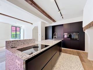 LiggingDeze authentieke woning is gelegen in de Hippoliet Lammensstraat in Gent. Dankzij de uitstekende ligging geniet u van een vlotte...