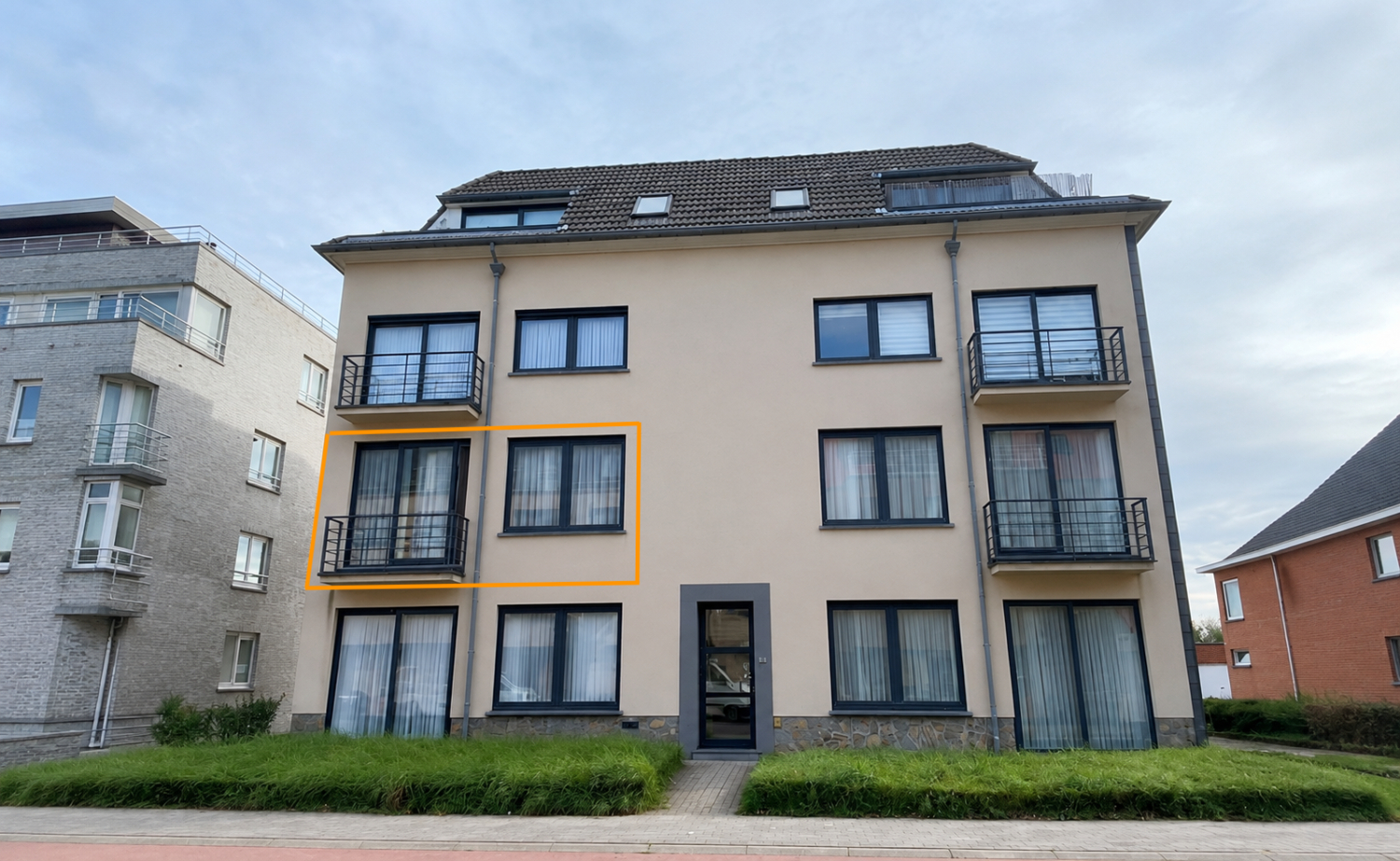 Zeer ruim 2 slpk appartement te huur in Westende dorp! - foto 1