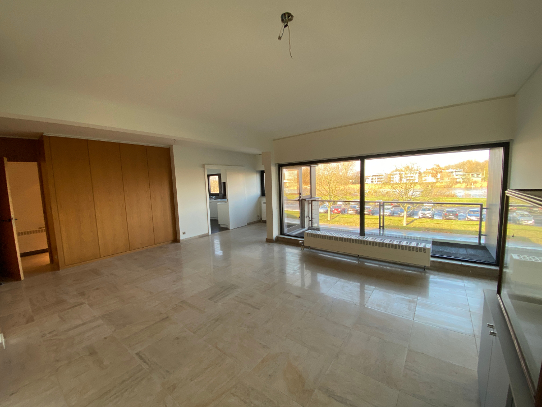 Ruim appartement met 2 slaapkamers, centraal gelegen. - foto 5