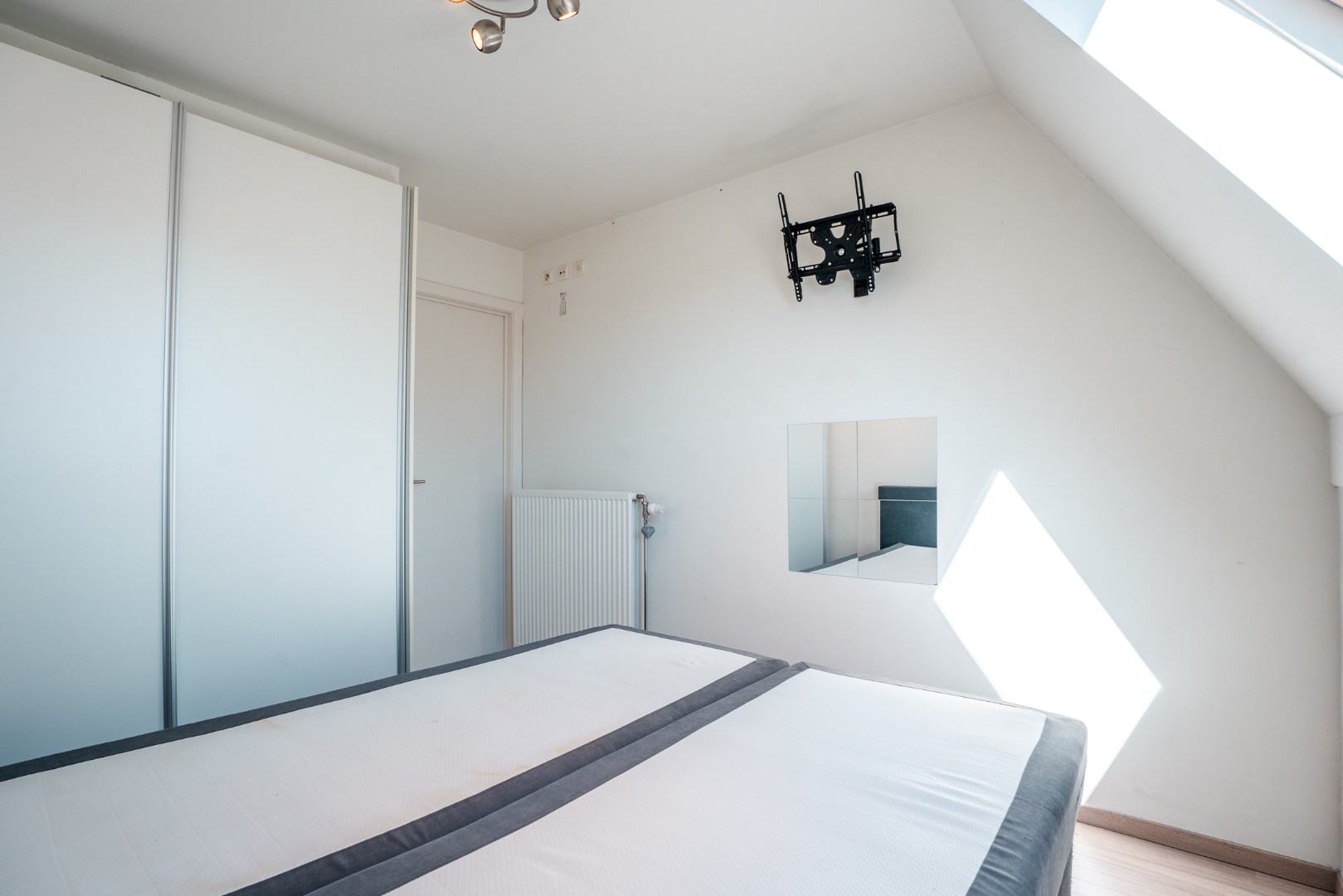 Volledig instapklaar 2 slaapkamer appartement met 2 terrassen vlakbij het centrum van Waregem. - foto 5