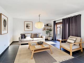 Maison moderne et économe en énergie avec panneaux solaires à louer à Oostkamp, près du pont de Steenbrugge. La propriété dispose de 3 chambres...