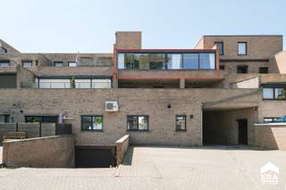 Ruim en instapklaar appartement te koop in Lommel! Gunstig gelegen in hartje Lommel.  * Ruime living met parketvloer en airco  * Keuken voorzien van...