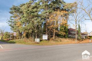 Prachtige bouwgrond (687m²) te koop in Lommel. Bestemd voor open bebouwing. Gelegen op de hoek Luikersteenweg - Sint-Franciscusstraat, nabij...