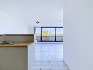 Disposition :- hall d'entrée avec toilettes- espace de vie spacieux- terrasse à l'avant du bâtiment avec vue panoramique sur le centre...