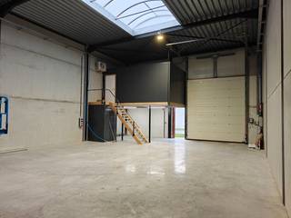 Warehouse of approximately 170 m² for rent in Izegem in the Stuyf new construction project with private parking space. The warehouse is located in...