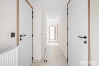 <p><span>Penthouse in een kleinschalig nieuwbouwproject bestaande uit 5 hoogwaardig afgewerkte appartementen.</span></p><p><span><br />- verzorgde inkomhal </span></p><p><span>- ruime open woonkamer met een volledig geïnstalleerde keuken</span></p><p><span>- 3 slaapkamer</span></p><p><span>- 2 geïnstalleerde badkamers </span></p><p><span>- gastentoilet</span></p><p><span>- zonneterras</span></p><p><span><br />Een garage, staanplaats of individuele berging kan optioneel worden aangekocht.<br /><br /></span></p><p><span>Gemeenschappelijke fietsenberging voorzien.<br /><br />Voor meer info of een bezoek, bel 0476 46 12 87</span></p><p><span> </span></p>