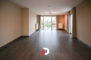 Dit stijlvol hoekappartement op de eerste verdieping biedt een uitzonderlijke woonbeleving dankzij de mooie lichtinval en het rustgevende uitzicht...