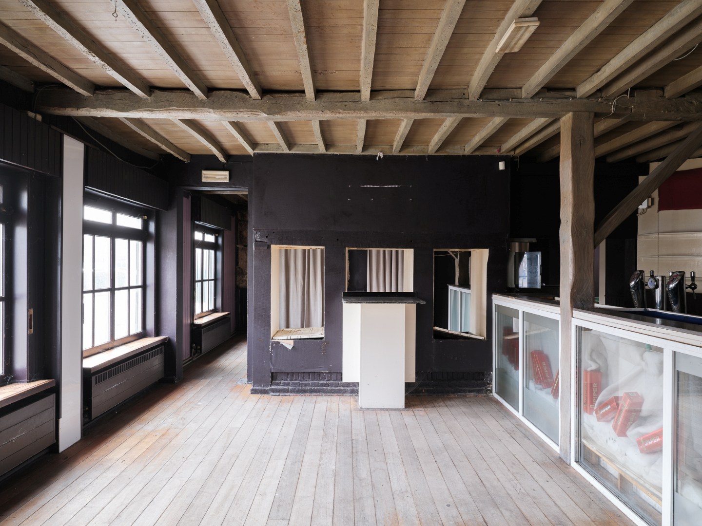 Ruime te renoveren handelszaak met feestzaal en woonmogelijkheid in Nazareth - foto 4