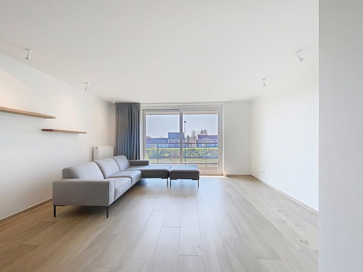 Modern 2 slaapkamer appartement met prachtig zicht - foto 3