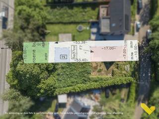 Bouwgrond voor half open bebouwing op een perceel van 5a37ca.Deze bouwgrond heeft een straatbreedte van 10 meter met een bouwbreedte van 7 meter en...